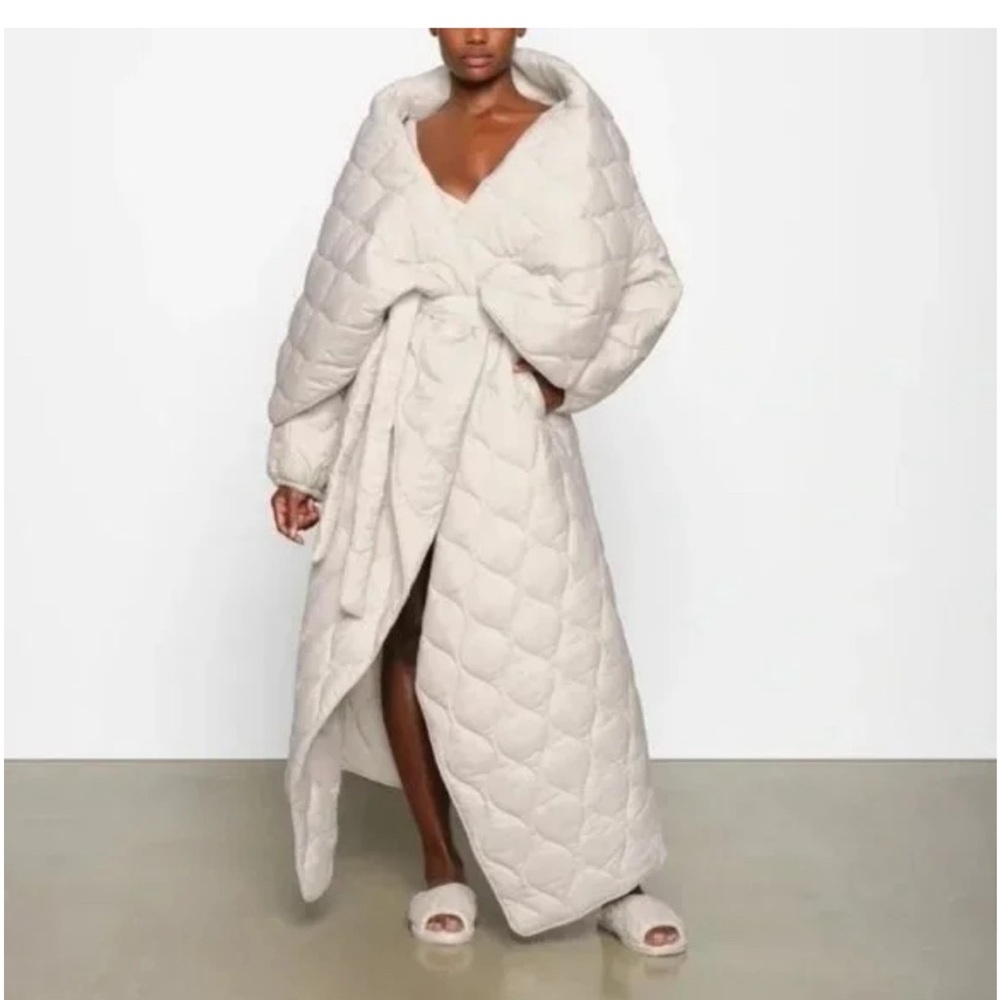 Skims Quilted Long Puffer Rope Coat  size L / XL